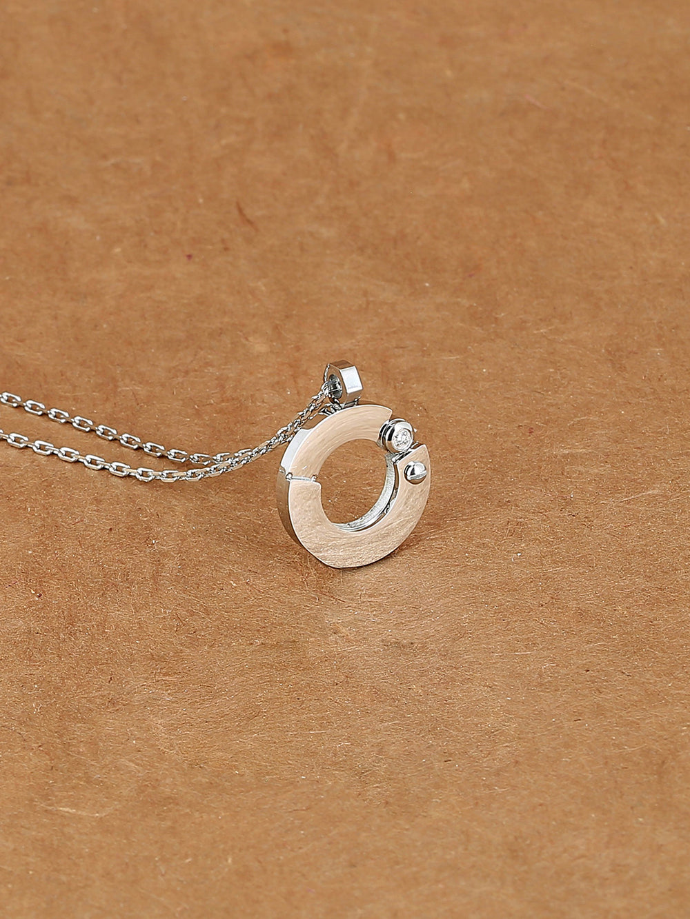 Collier James