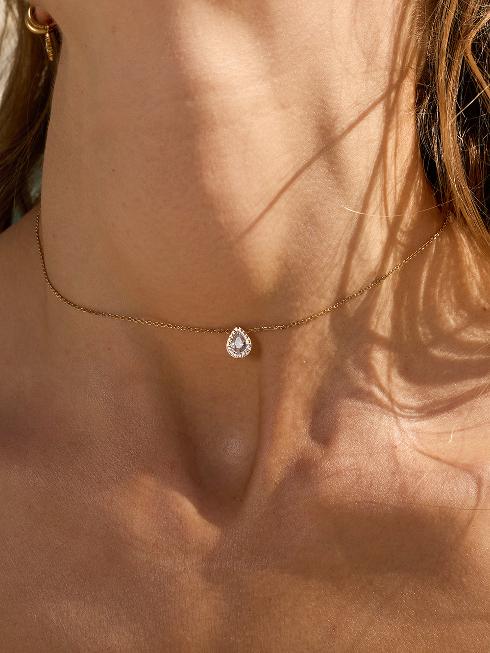Bijou de dos Ilona